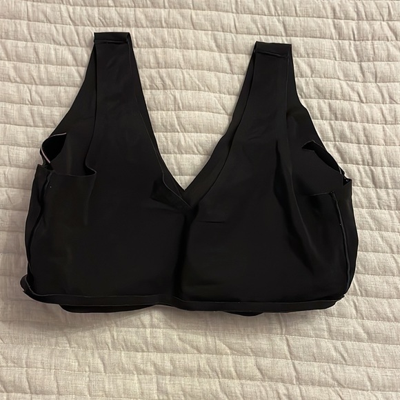 True&co Large full cup - Picture 2 of 5